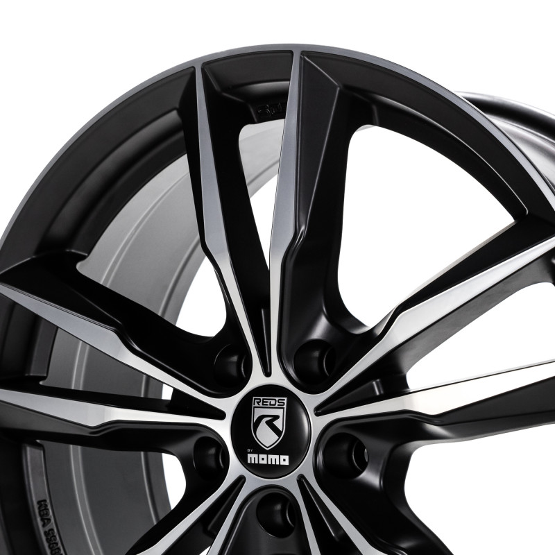 MOMO FAST Black matt polish