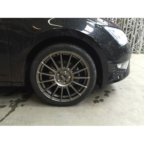 Japan Racing Wheels JR28 Gloss Black Machined